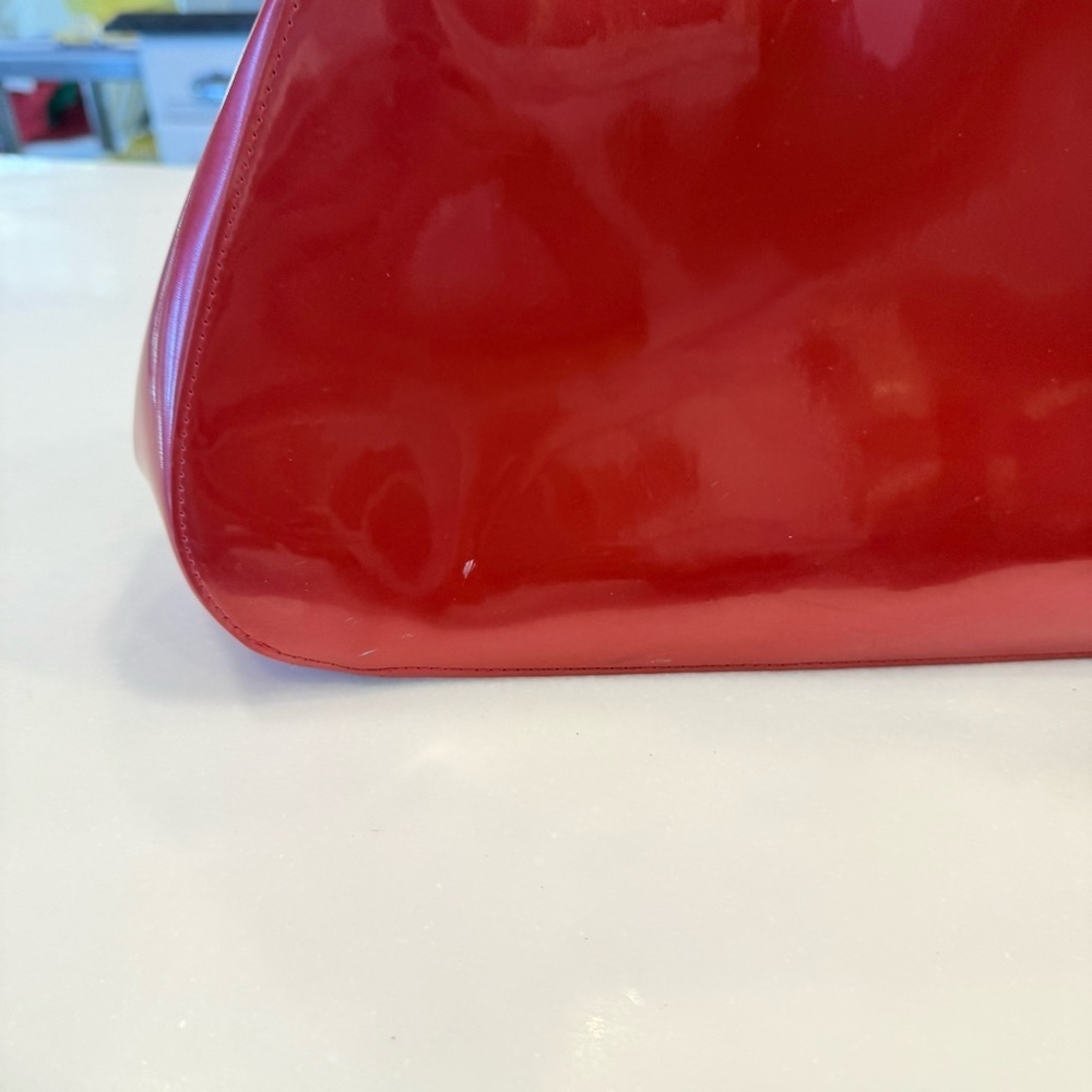 Beijo Women’s Red Patent Leather Shoulder Bag Kiss Lock Close Front Pocket NEW - Picture 11 of 16